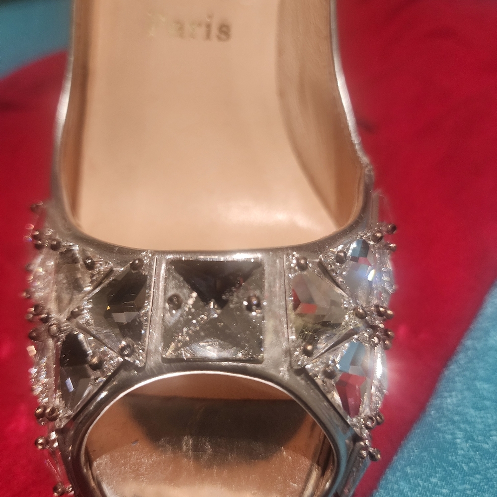 Authentic Christian louboutin bling pump size 38. Dust bag only, no box. - Picture 9 of 14